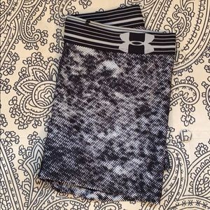 UnderArmour Black/White Spandex Shorts Small